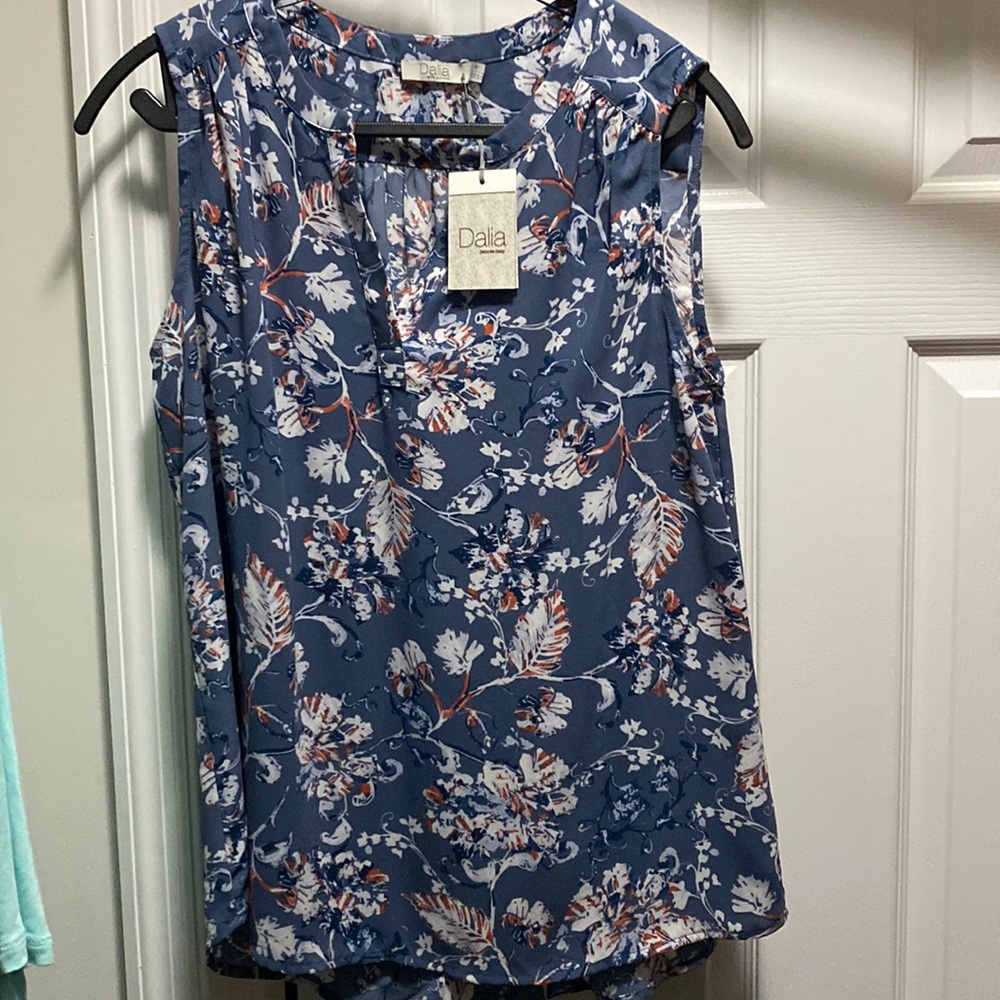 Women’s large top - Dalia’s NWT